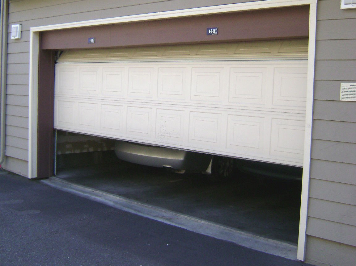 DON'T: Leave the garage door open